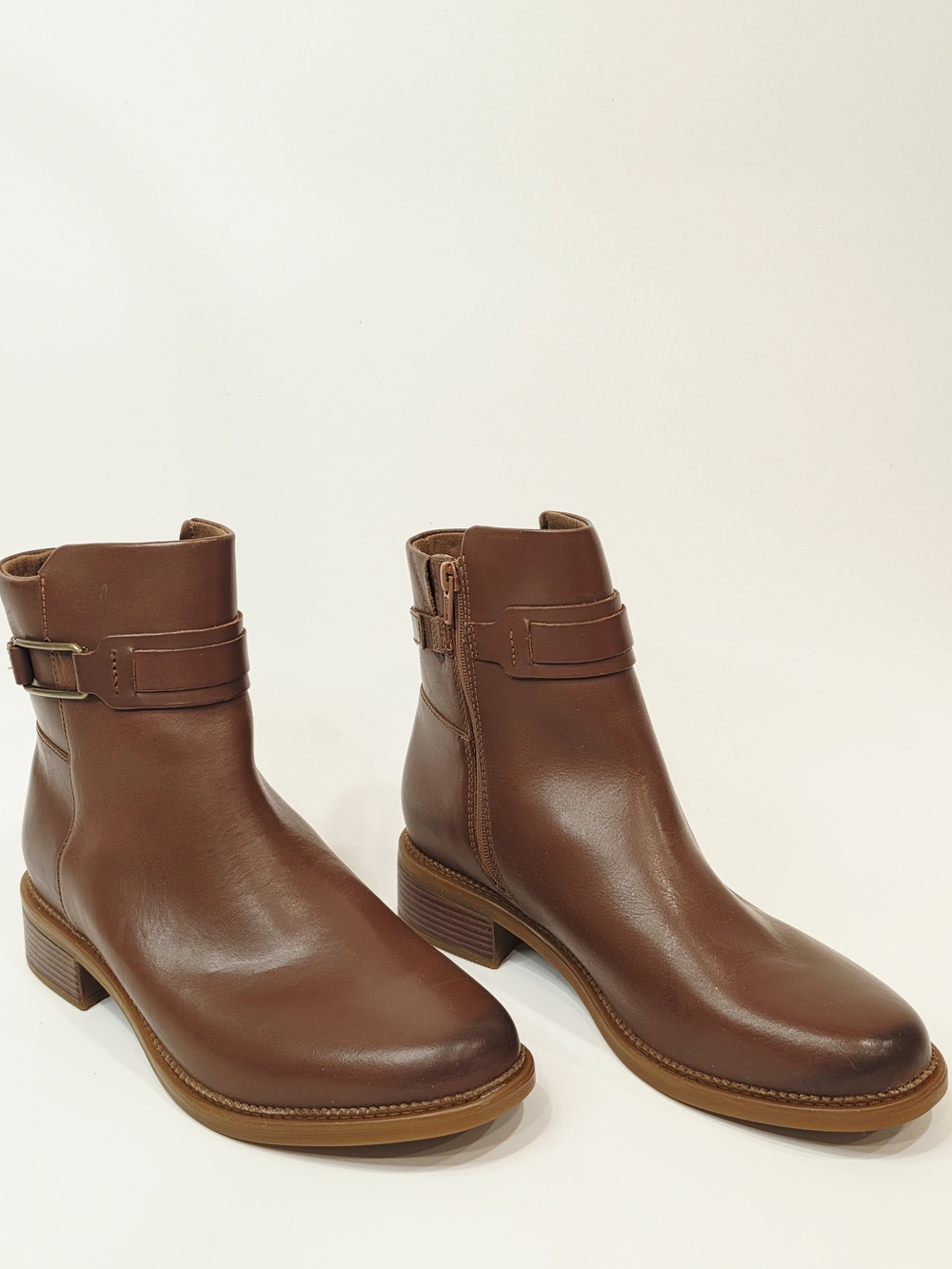 Clarks Collection Maye Bella Womens Tan Leather Ankle Boots Size 11